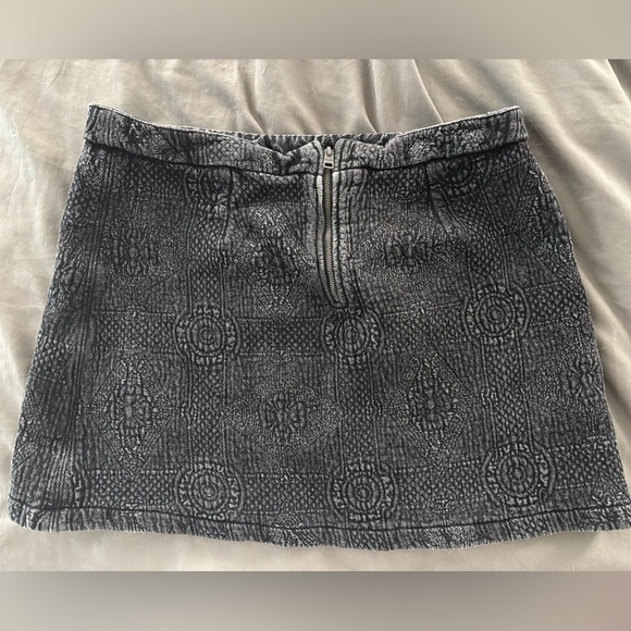 Roxy Black Textured Pencil Skirt - Picture 4 of 6